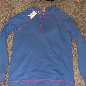 Vineyards vine long sleeve shirt w hood